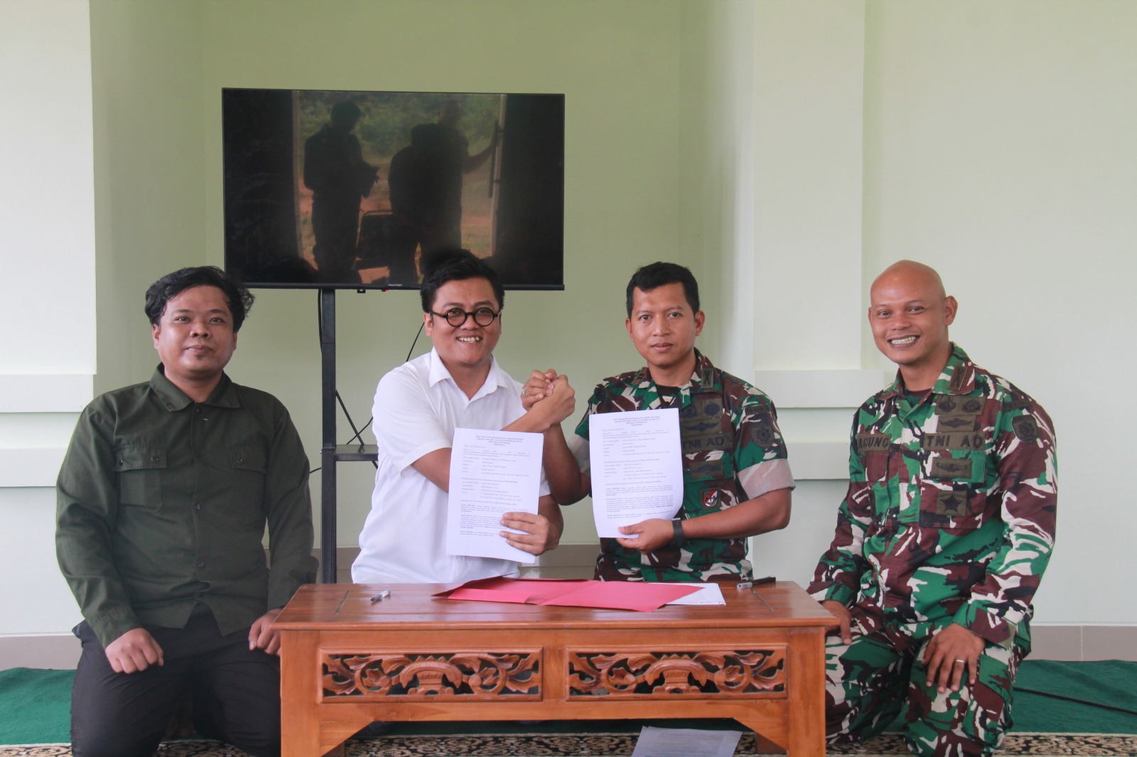 Laskar Santri Nusantara Kerjasama dengan Yonif 318/AY Badak Hitam, Bentuk Petani Muda Nusantara Garap Integrated Farming