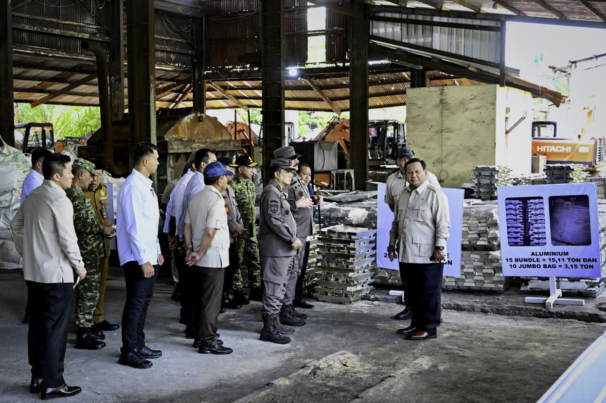 Presiden Prabowo Saksikan Langsung Penyerahan Aset Barang Rampasan Negara dari Tambang Ilegal kepada PT Timah