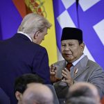 Momen Jabat Tangan dan Pujian Presiden Trump kepada Presiden Prabowo