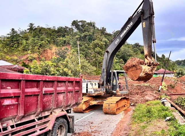 Menko AHY: Pemerintah Kirim Alat Berat untuk Tangani Bencana di Sumatera