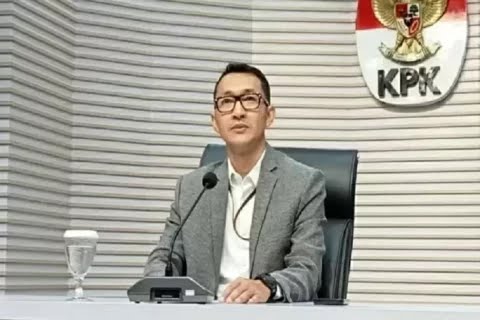 KPK Tangkap 5 Orang terkait OTT Bupati Lampung Tengah