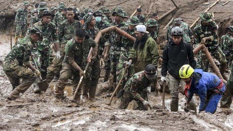 TNI AL: 23 Prajurit Marinir Gugur di Cisarua, Lima Berhasil Dievakuasi