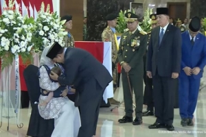 Momen Haru Presiden Prabowo Sampaikan Belasungkawa kepada Keluarga 3 Prajurit TNI yang Gugur di Lebanon