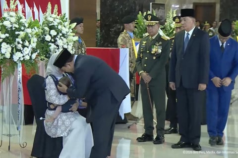 Momen Haru Presiden Prabowo Sampaikan Belasungkawa kepada Keluarga 3 Prajurit TNI yang Gugur di Lebanon