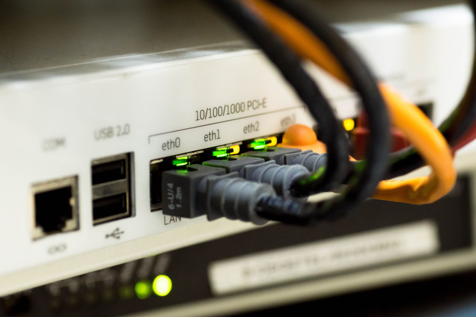 Tren Internet of Things (IoT) di Sektor Manufaktur Modern