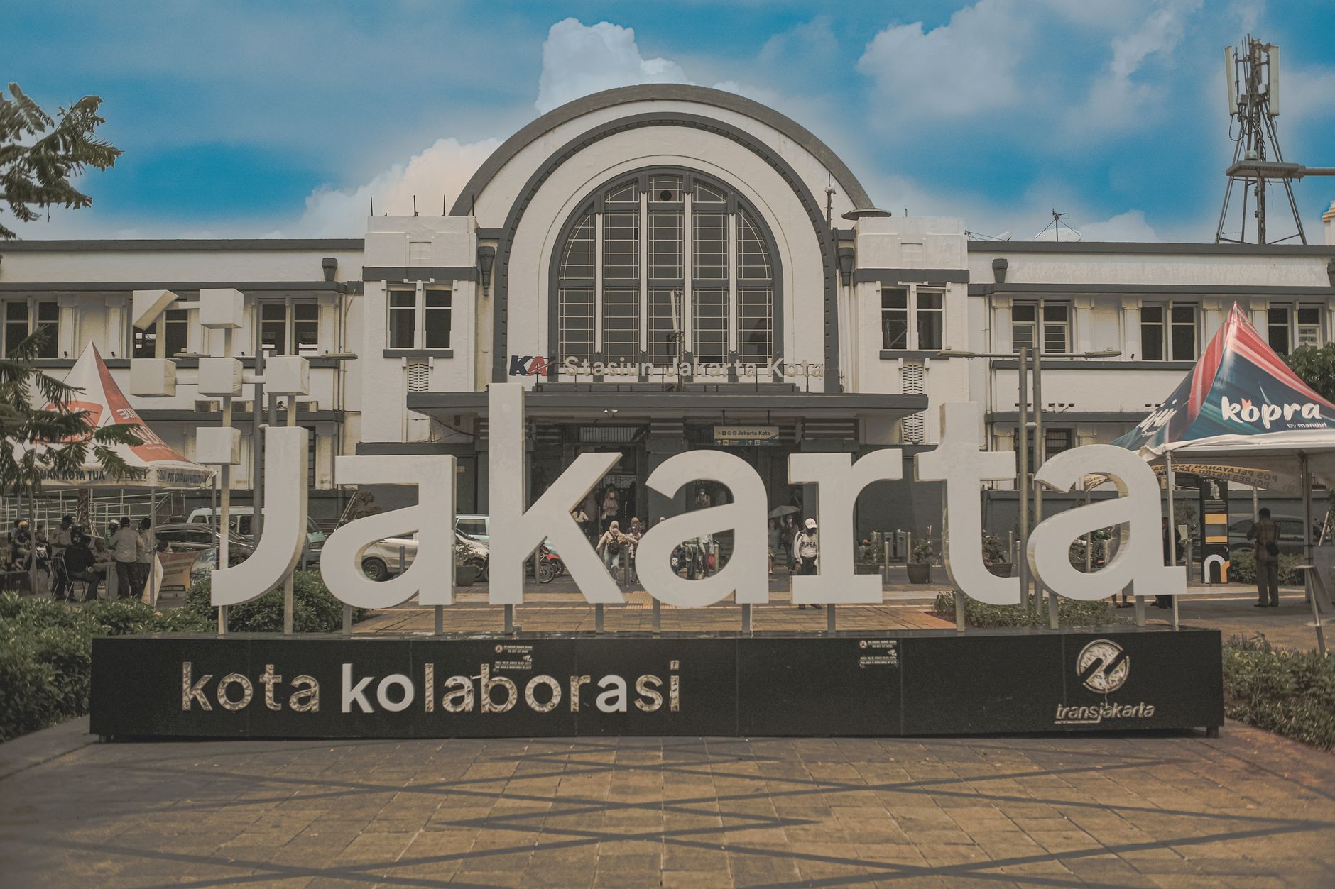 Ilustrasi pengaruh perubahan tata ruang kota (RTRW) pada kenaikan harga properti di area perkotaan
