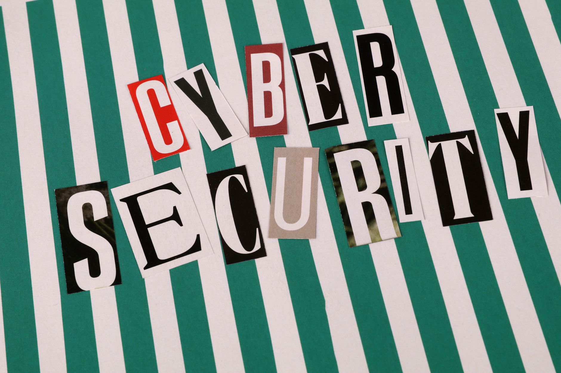 Ilustrasi ancaman ransomware pada jaringan perusahaan beserta langkah mitigasi keamanan data