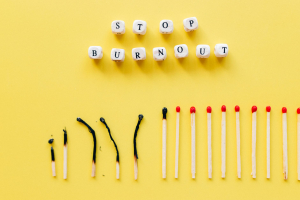 Strategi Menghadapi Burnout Pekerja Sektor Kreatif dan Startup 2024