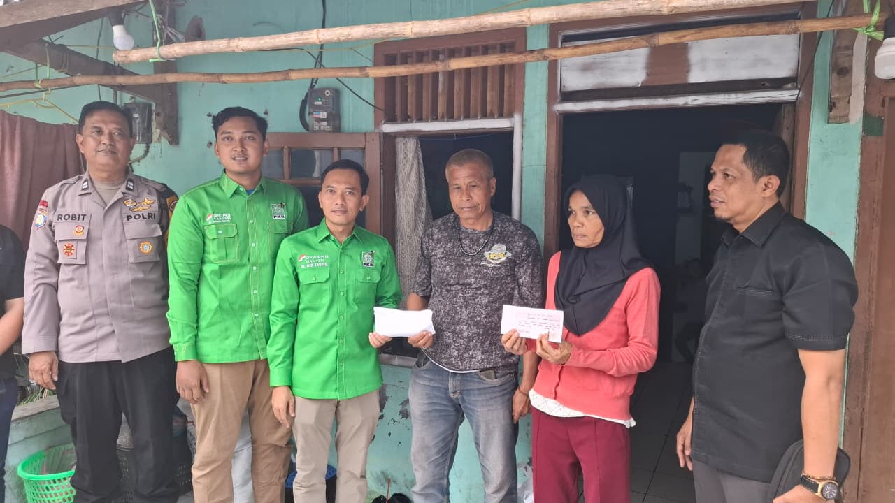 DPC PKB Tangsel dan Relawan Rano Al-Fath Salurkan Bantuan bagi Warga Miskin Ekstrem di Setu Tangsel