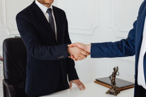 Langkah Hukum Menghadapi Wanprestasi dalam Kerjasama Bisnis Litigasi/Med